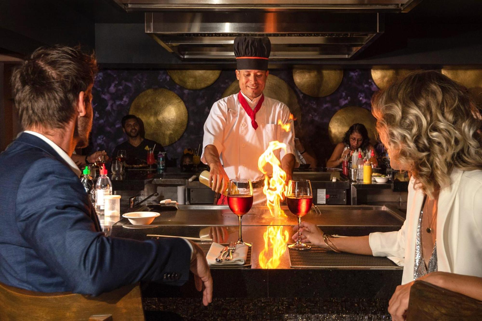 Lopesan Costa Bavaro Resort, Spa & Casino Punta Cana Buitenkant foto Chef preparing food at the restaurant
